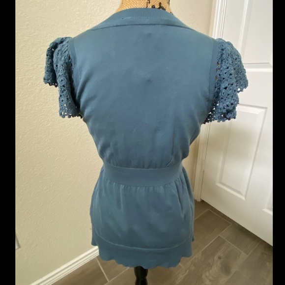 Dusty blue flowy top. - Picture 2 of 4